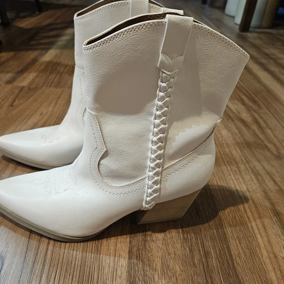 DV by Dolce Vita Cream Heeled Boots - Picture 2 of 8